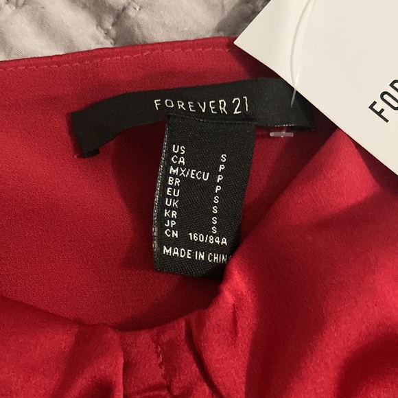 Cute red flora crop top ! Condition worn 0 brand new - Picture 4 of 4